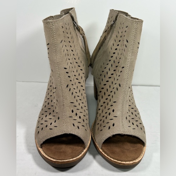 Toms | Women's Majorca Peep Toe Perf Suede Desert Taupe Size 6 - Picture 2 of 11
